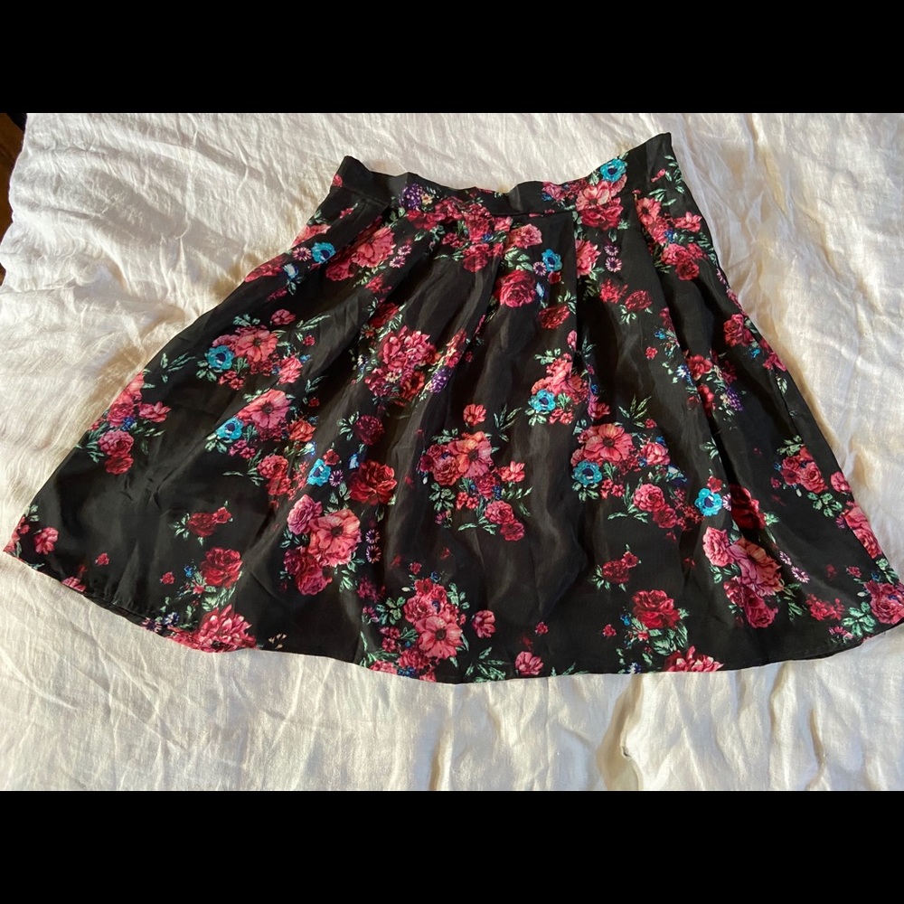 Adorable High Waist Band Black Floral Pleated Mini